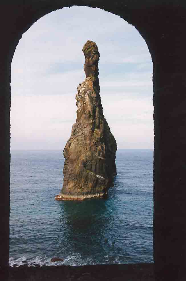 35 - Portugal - Madeira, acantilado